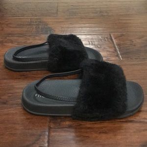 Girls black faux fur slides